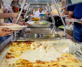 Movimentação durante refeições no Restaurante Universitário (RU). 28/11/2025. Foto: Beto Monteiro/Ascom UnB